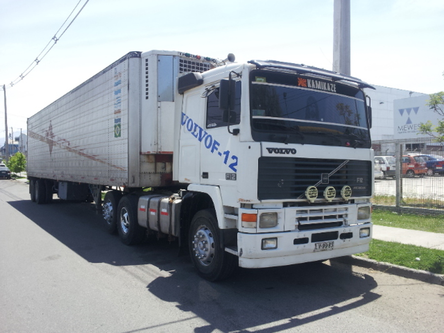 Camión rampla cerrada de 70 metros cubicos