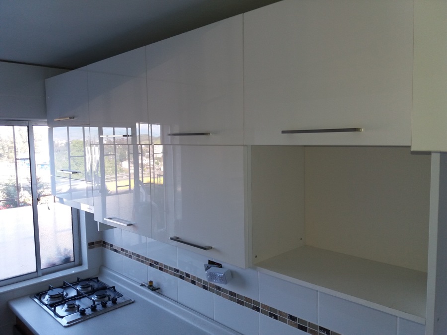 cocina con alto brillo