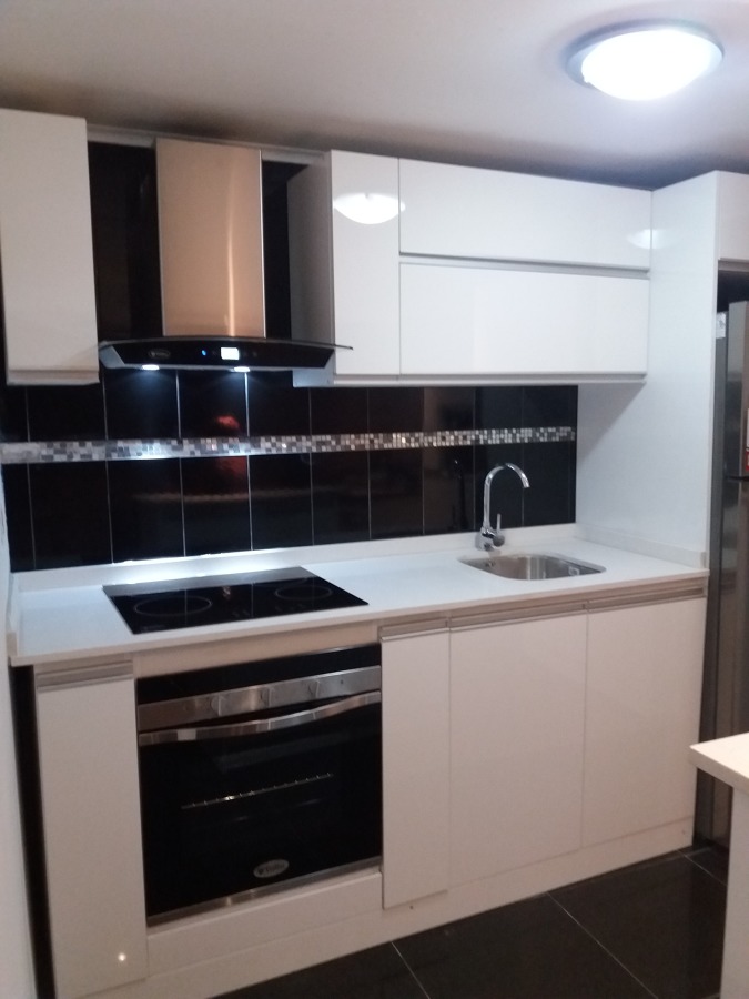 cocina en valparaiso con isla