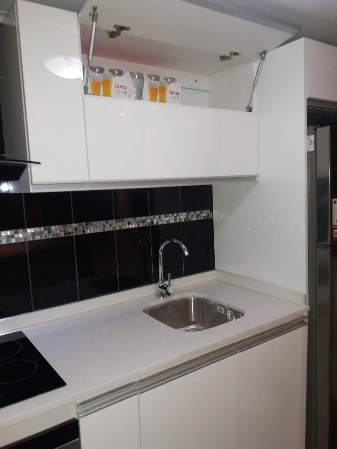 cocina en valparaiso con isla