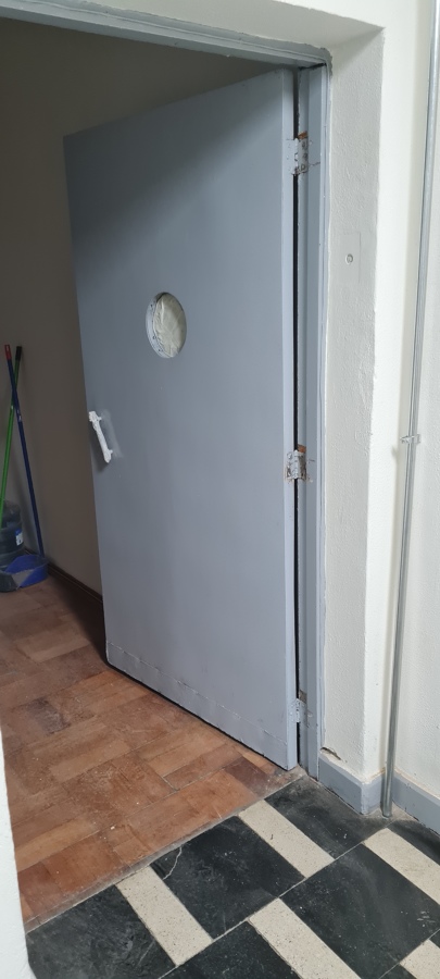 Enchape nuevo en ambas caras y pintado