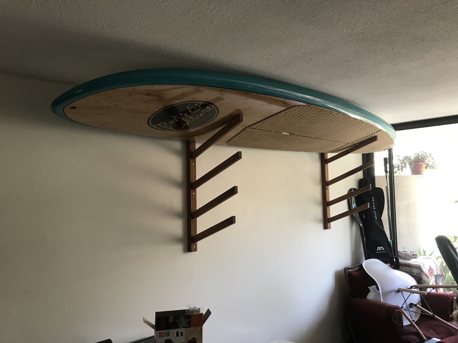 Repisa Soporte Aereo para Tablas de Surf en Roble