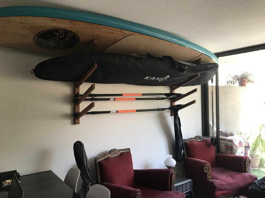 Repisa Soporte Aereo para Tablas de Surf en Roble