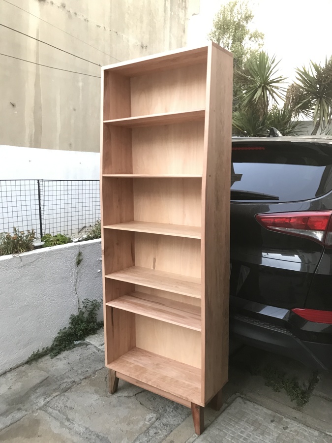 Librero en madera de Lenga Premium