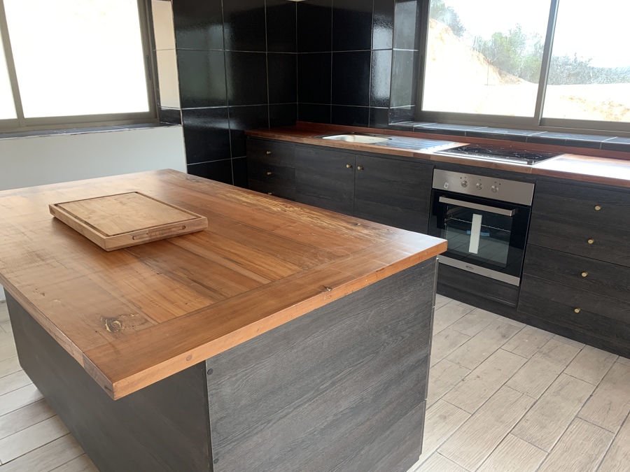 Cocina en Melamina Espresso y Cubiertas de Roble Demolición