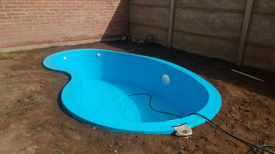 Piscina de fibra de vidrio instalada
