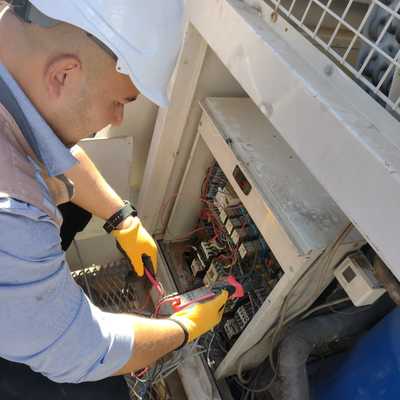 Revisión y diagnóstico de tableros eléctrico de Chillers