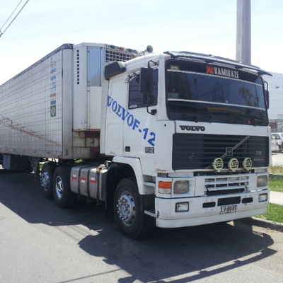 Camión rampla cerrada de 70 metros cubicos