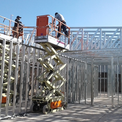 OBRA EN METAALCON DISTINTOS REVESYIMIENTOS