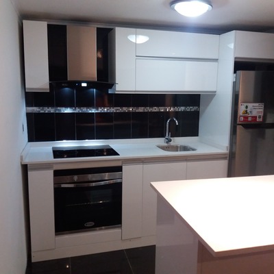 cocina en valparaiso con isla