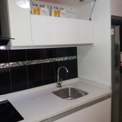 cocina en valparaiso con isla