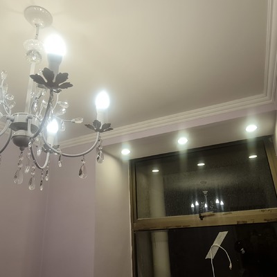 Cenefa con luz led y lampara