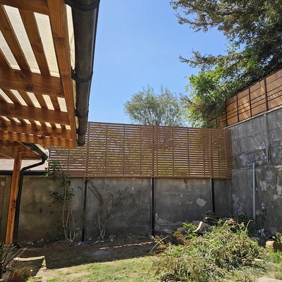 Corta vista en patio trasero de casa de Pudahuel