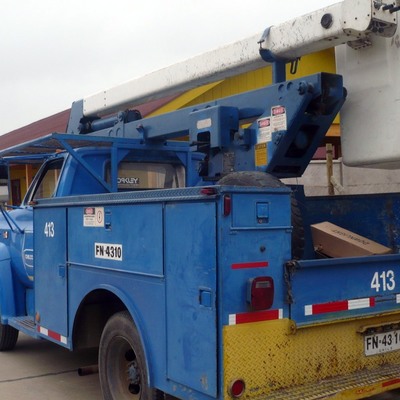 camión alza hombre para mantención de alumbrado público con alcance de 11 m