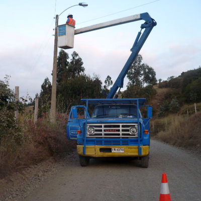 camión alza hombre para mantención de alumbrado público con alcance de 11 m