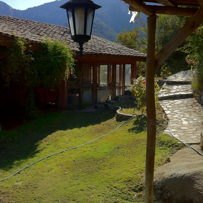 Detalle Exterior casa Juan Bustos Olmue