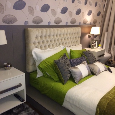 Dormitorio con cama a medida