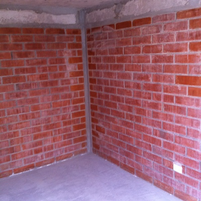 CONSTRUCCION MURO DE ALBAÑILERIA  A LA VISTA.