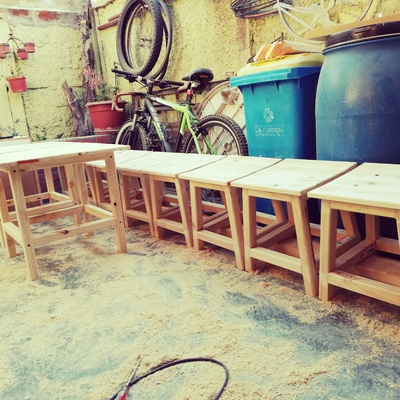 taburetes, pisos y mesas