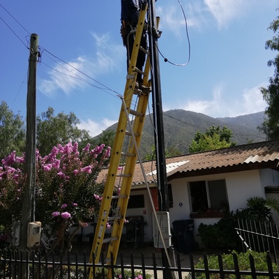 Fijación de cañerías de alimentador