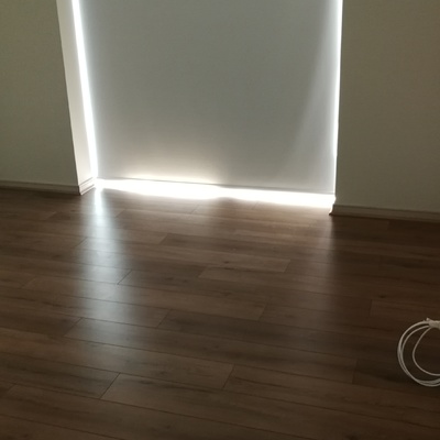 Instalación de cortinas y piso laminado