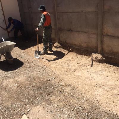 Prepración terreno para radier.