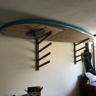 Repisa Soporte Aereo para Tablas de Surf en Roble