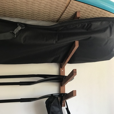 Repisa Soporte Aereo para Tablas de Surf en Roble