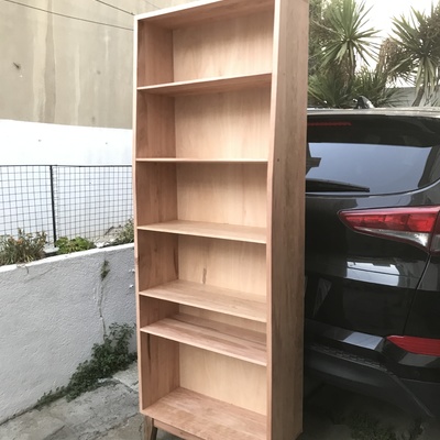 Librero en madera de Lenga Premium