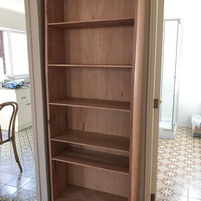 Librero en madera de Lenga Premium