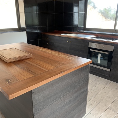 Cocina en Melamina Espresso y Cubiertas de Roble Demolición