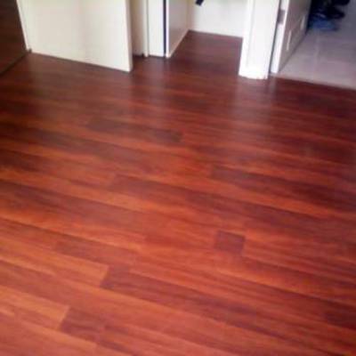 Instalador de piso flotante en la Dehesa