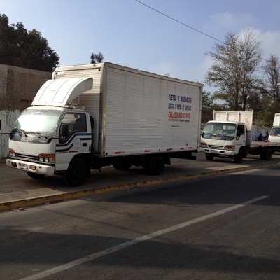 mudanzas y fletes camiones cerrados y planos dentro y fuera de stgo. 09-8243106