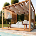 Pérgola de madera junto a piscina