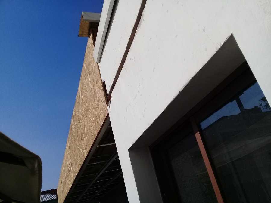 abertura de orificios para canalizar ducteria en pared circuito cocina nr2