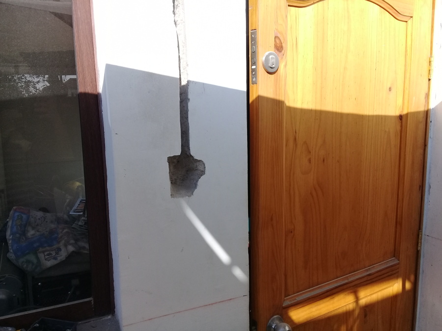 abertura de orificios para canalizar ducteria en pared circuito iluminación anexo futuro