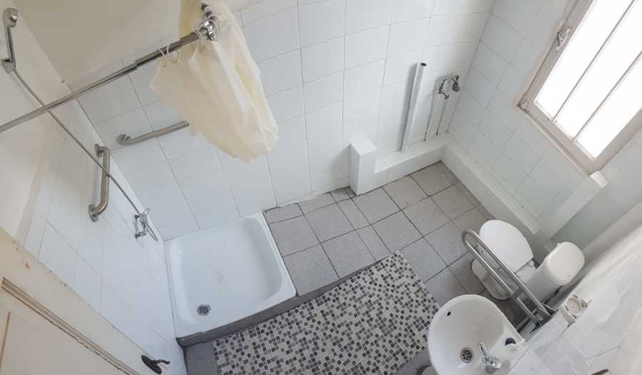 Construcción y equipamiento baño nuevo para adultos mayores