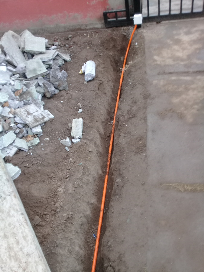 Ducteria de circuito de alimentació motor de portón