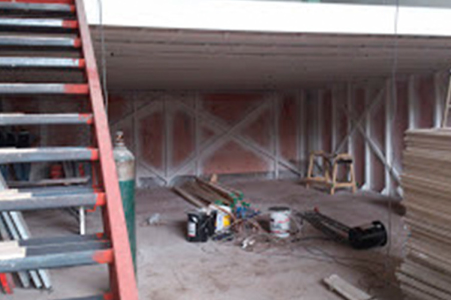 Escalera y pintura intumescente