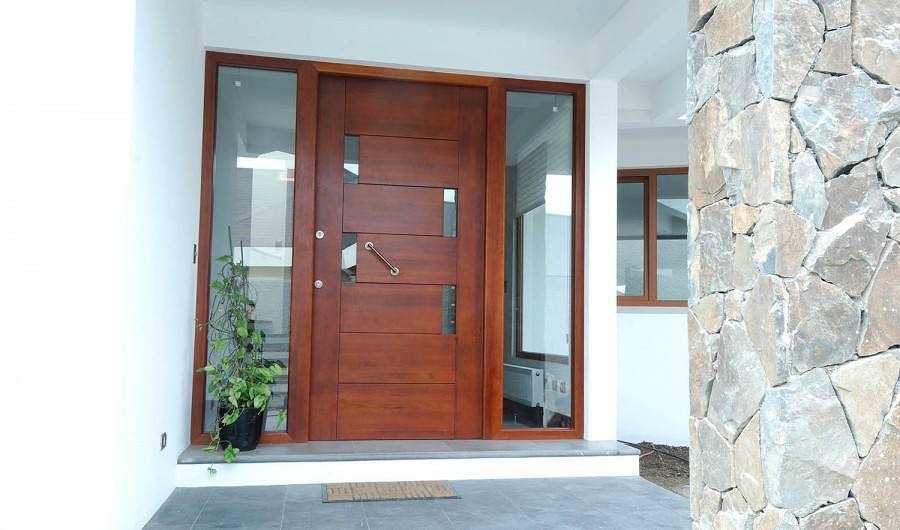 Puerta de entrada con modulos