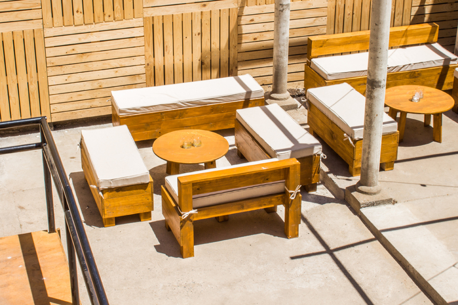 Terraza interior y parrón