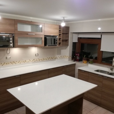 2 puertas con vidrio de apertura horizontal con pistón de gas