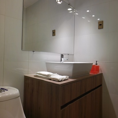 Baño cambio de cerámicas por porcelanato