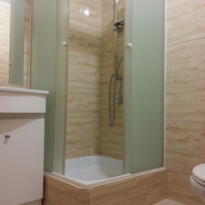 Baño cambio de cerámicas y shower door