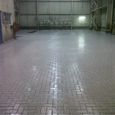 Piso Galpón Mantención de Equipos Pesados Ultraport Puerto Angamos