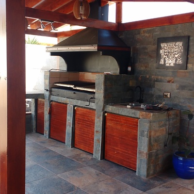 Terraza, quincho, pasto alfombra