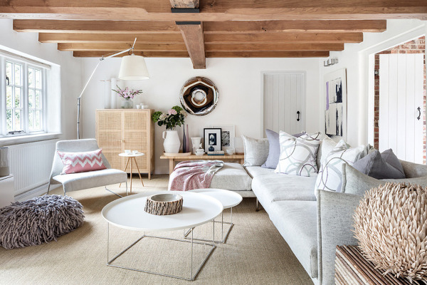 Living con vigas de madera