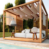 Pérgola de madera junto a piscina